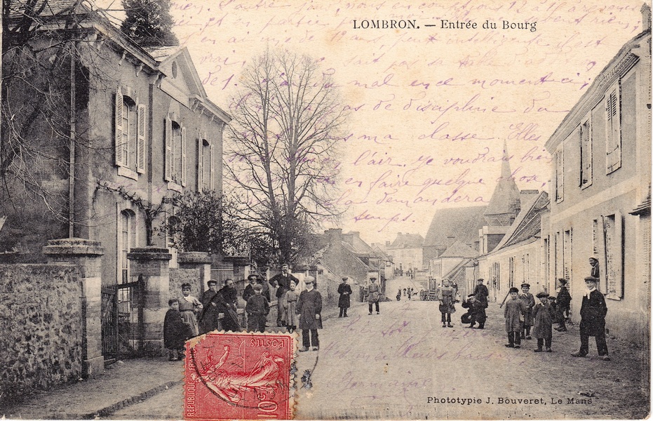 004 Entrée du bourg route de Montfort